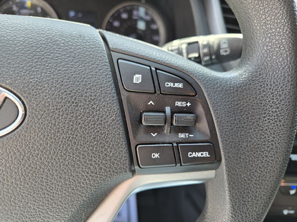 Photo 16 of this HYUNDAI TUCSON
