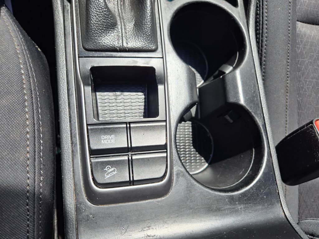 Photo 18 of this HYUNDAI TUCSON