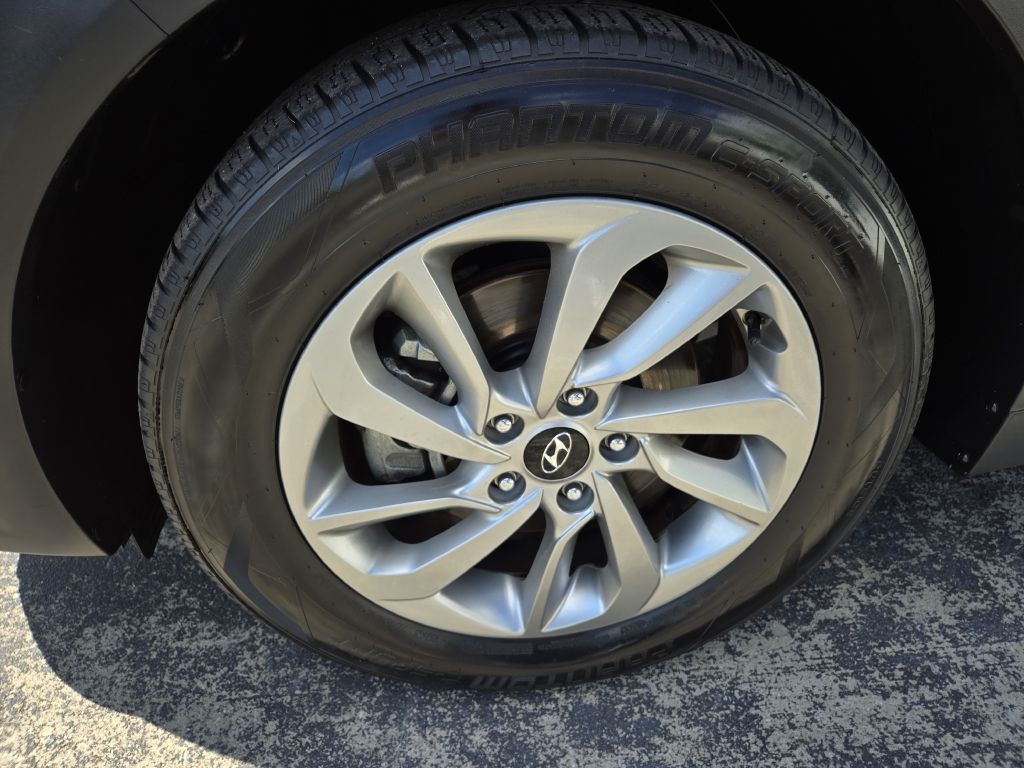 Photo 19 of this HYUNDAI TUCSON