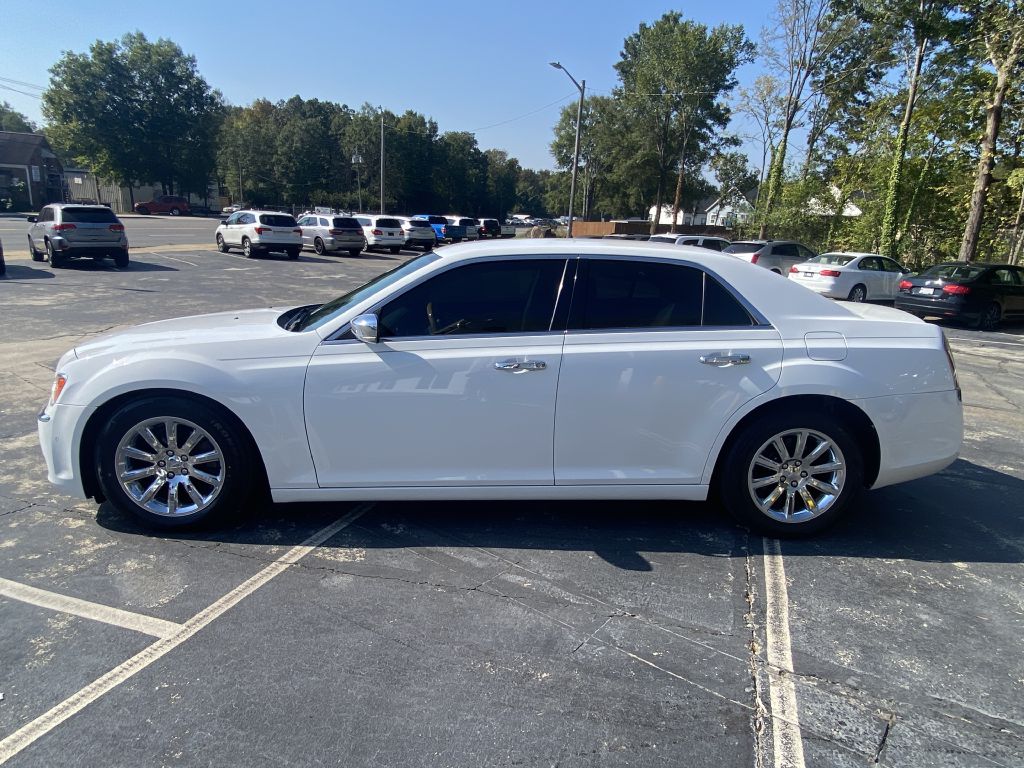 Photo 3 of this CHRYSLER 300