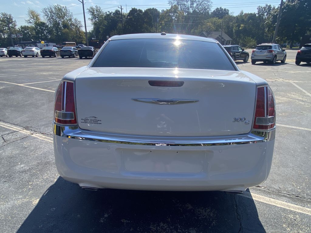 Photo 5 of this CHRYSLER 300