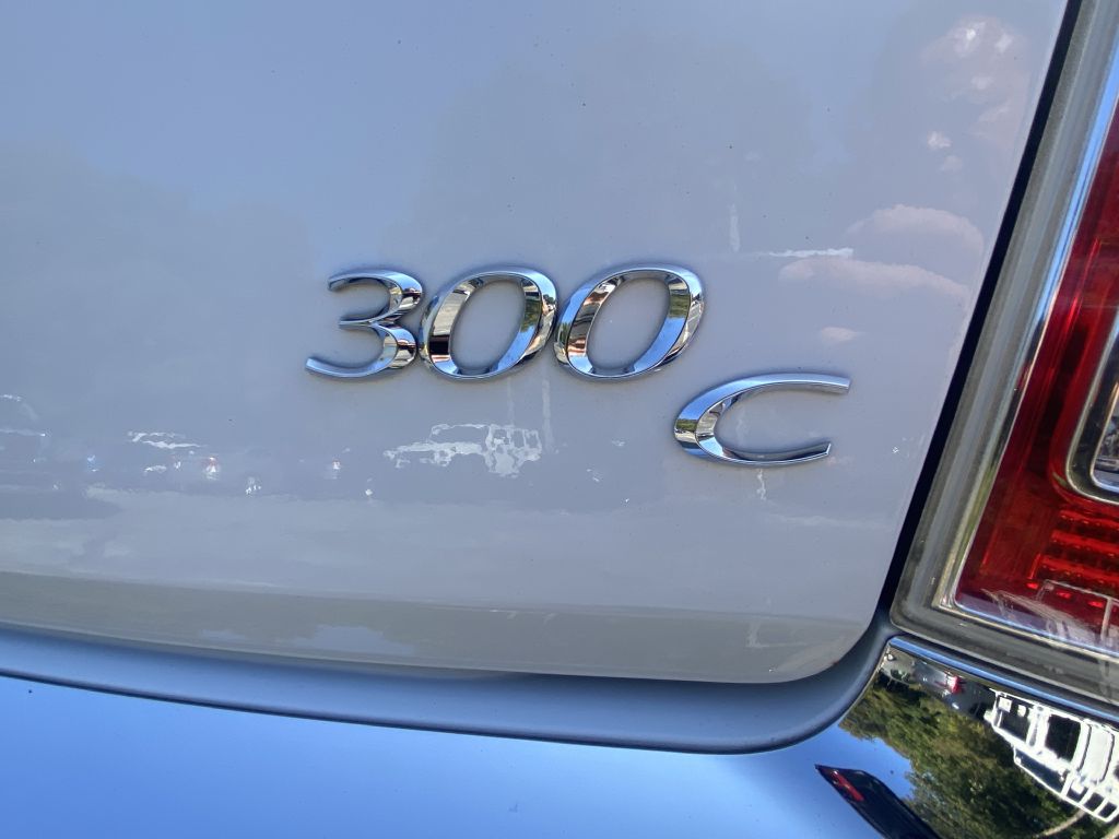 Photo 6 of this CHRYSLER 300