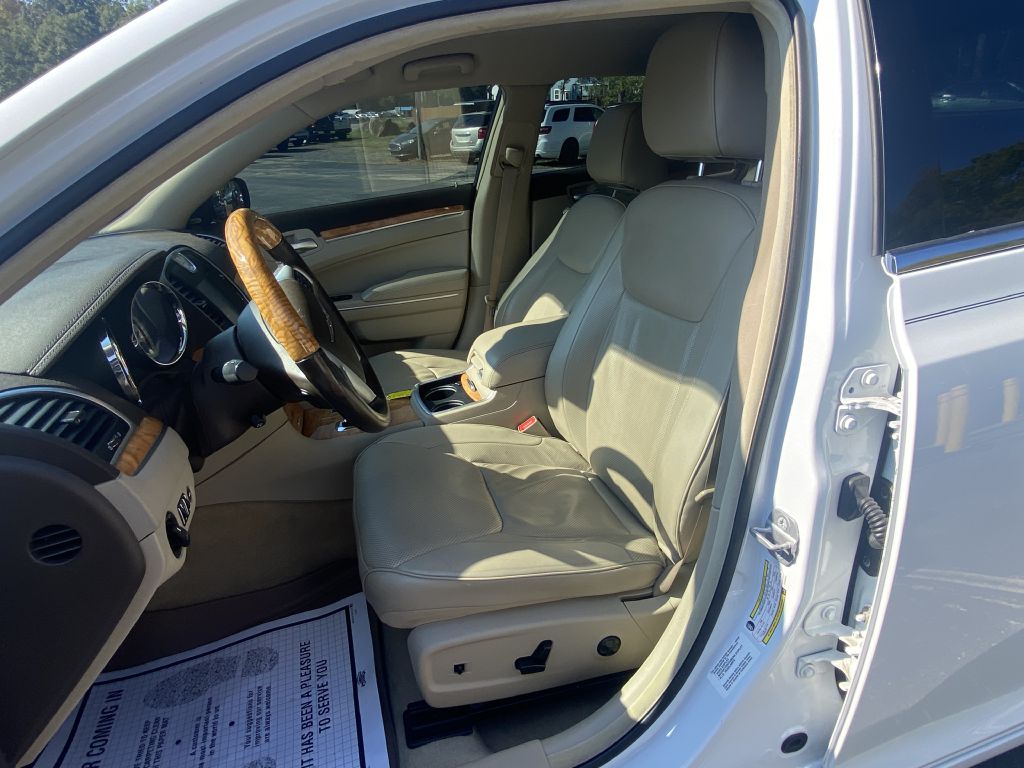 Photo 8 of this CHRYSLER 300