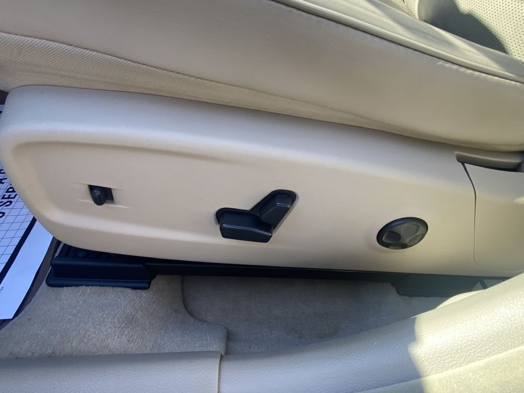 Photo 9 of this CHRYSLER 300