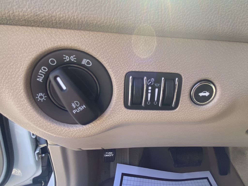 Photo 10 of this CHRYSLER 300