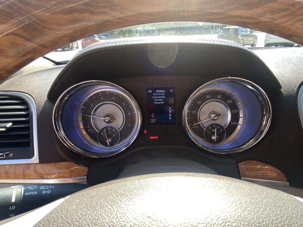 Photo 12 of this CHRYSLER 300