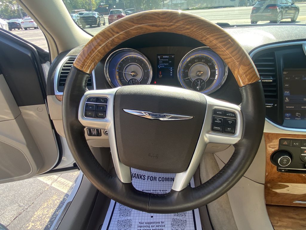 Photo 13 of this CHRYSLER 300
