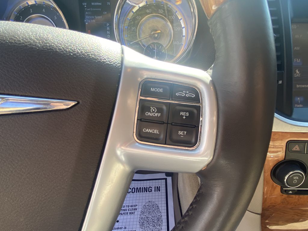 Photo 14 of this CHRYSLER 300