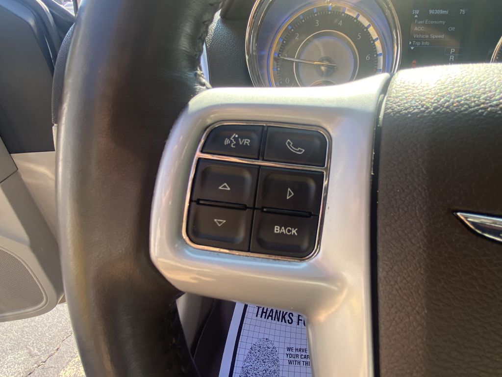 Photo 15 of this CHRYSLER 300
