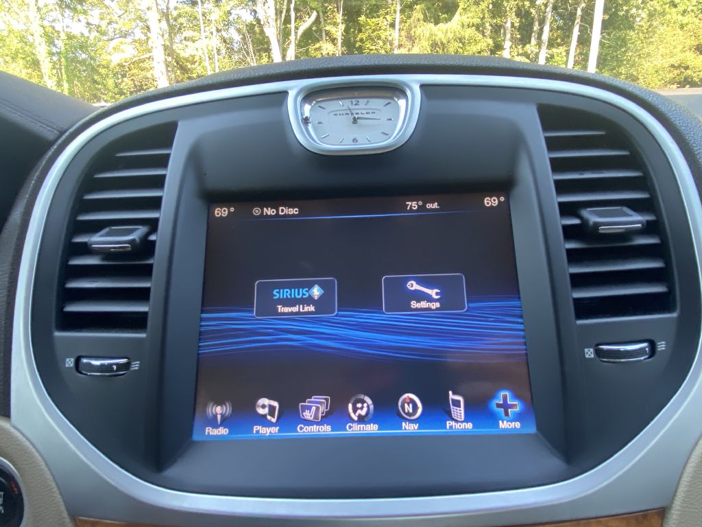 Photo 23 of this CHRYSLER 300