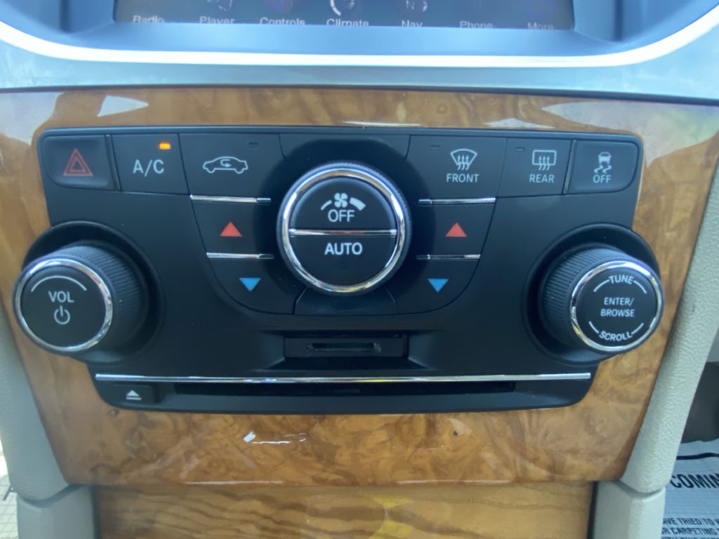 Photo 24 of this CHRYSLER 300