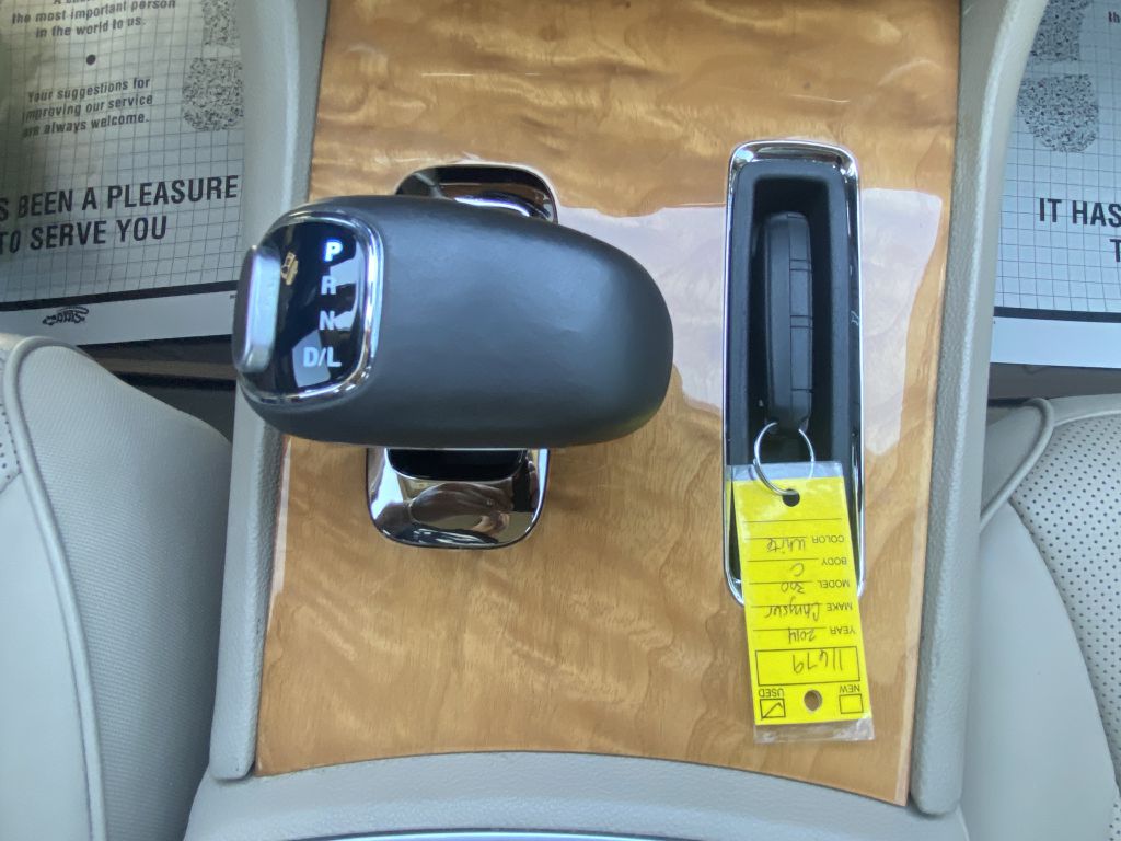 Photo 25 of this CHRYSLER 300