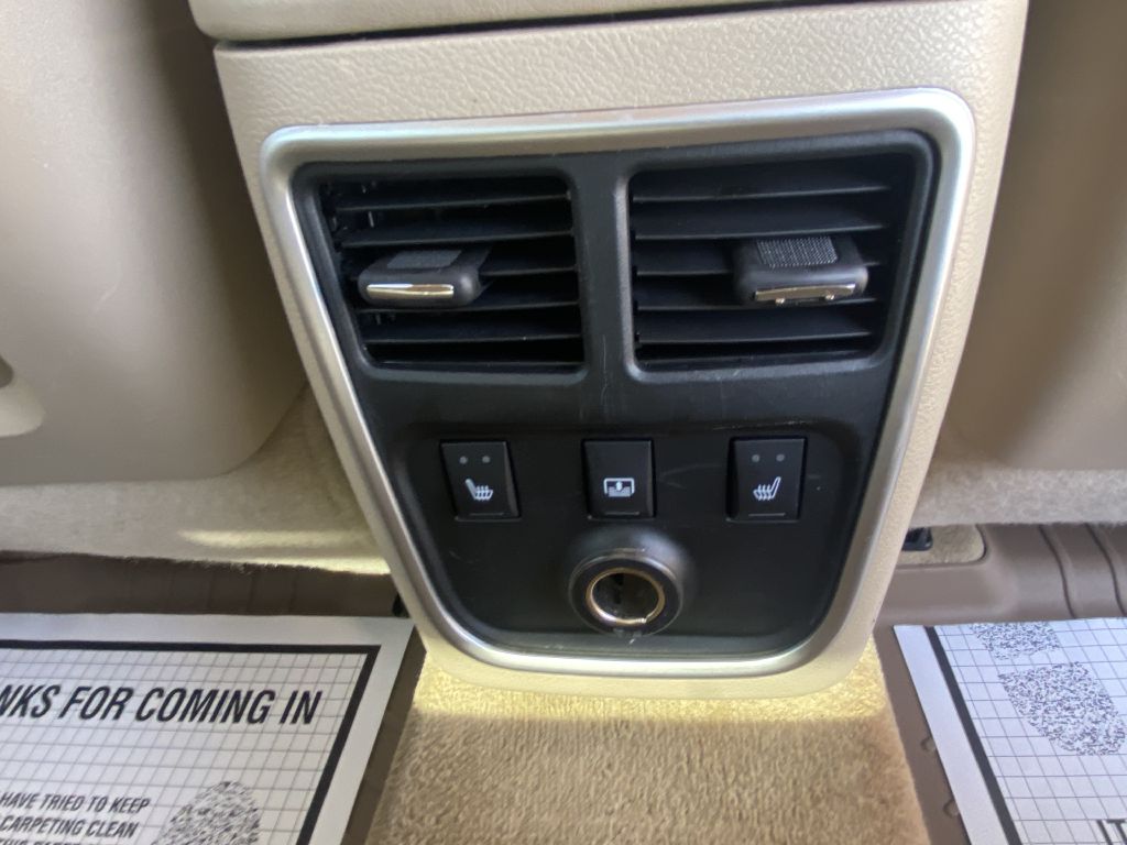 Photo 31 of this CHRYSLER 300