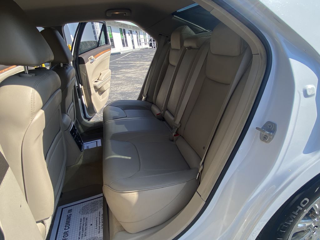 Photo 33 of this CHRYSLER 300