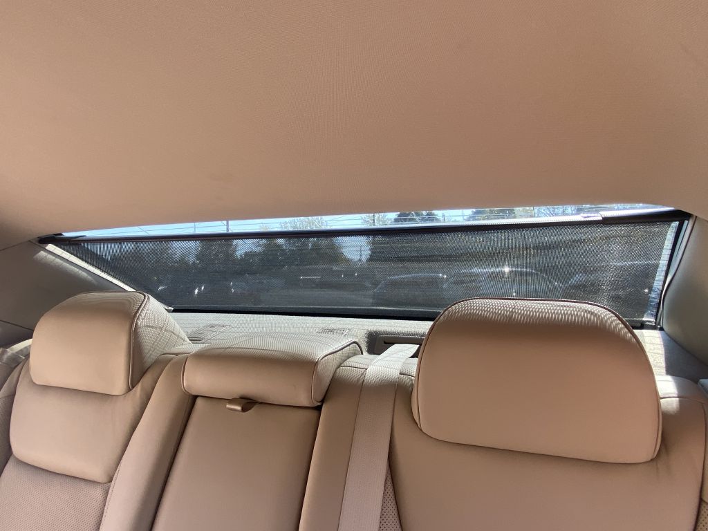 Photo 34 of this CHRYSLER 300