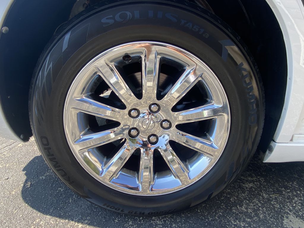Photo 35 of this CHRYSLER 300