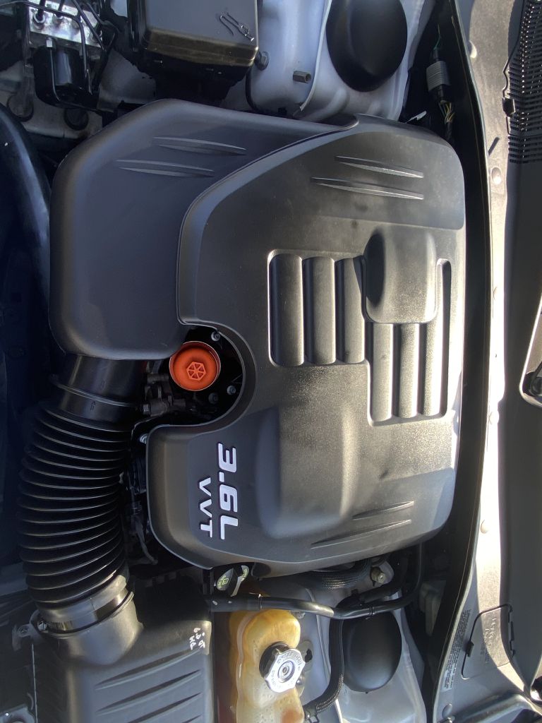 Photo 37 of this CHRYSLER 300