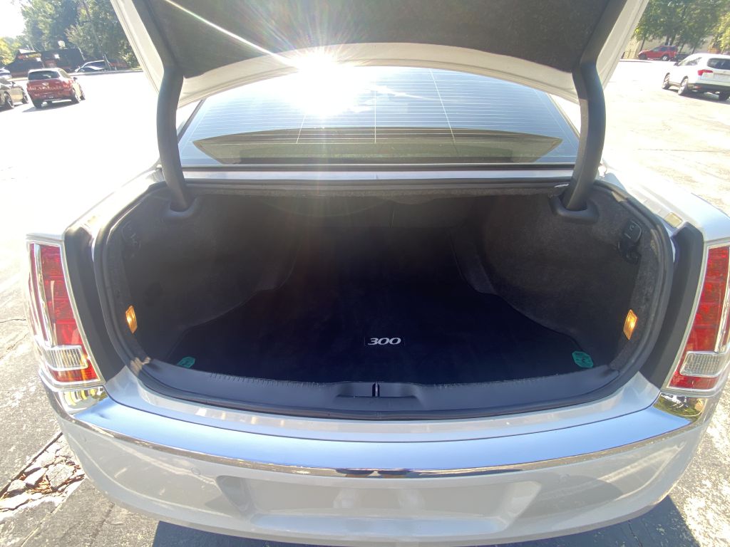 Photo 38 of this CHRYSLER 300