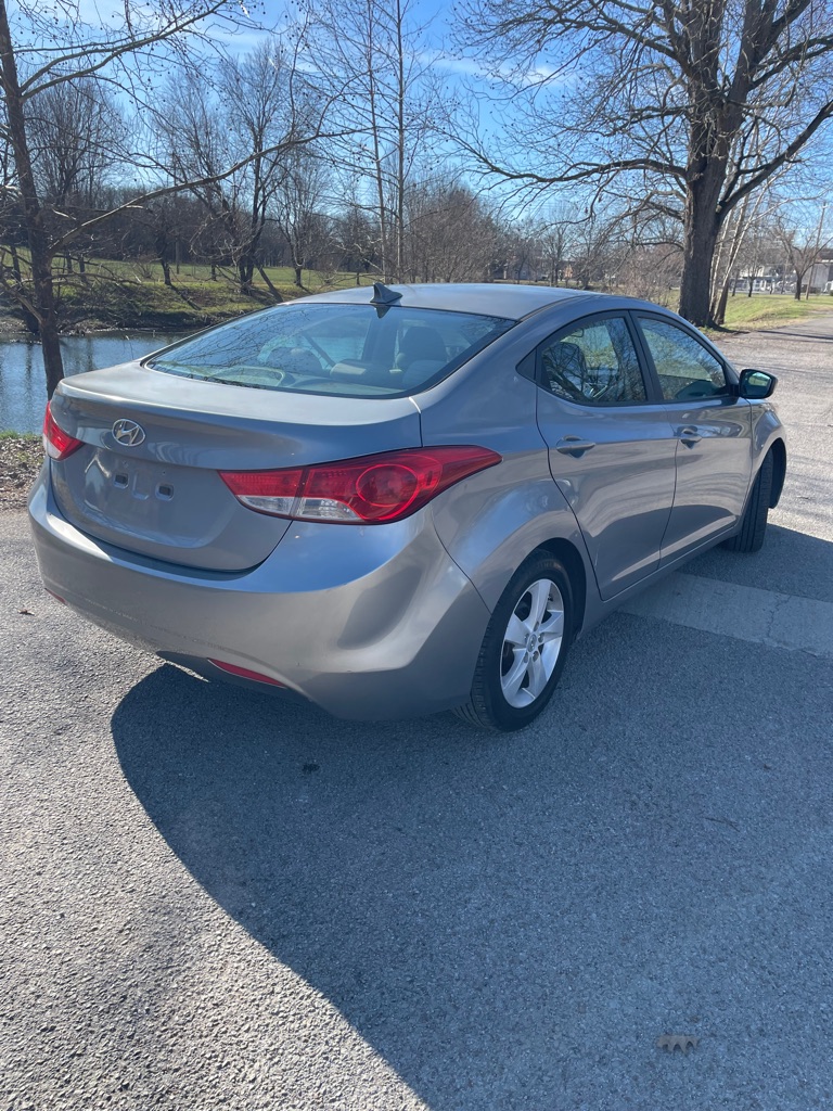 Photo 17 of this HYUNDAI ELANTRA