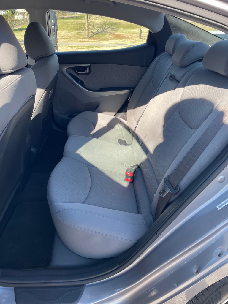 Photo 22 of this HYUNDAI ELANTRA