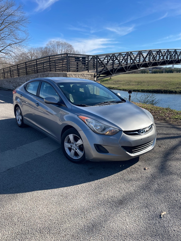 Photo 13 of this HYUNDAI ELANTRA