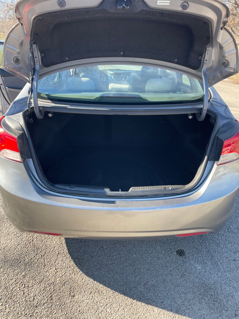 Photo 18 of this HYUNDAI ELANTRA