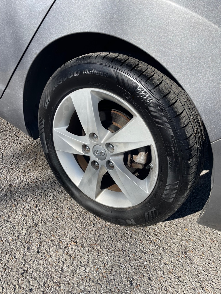 Photo 12 of this HYUNDAI ELANTRA
