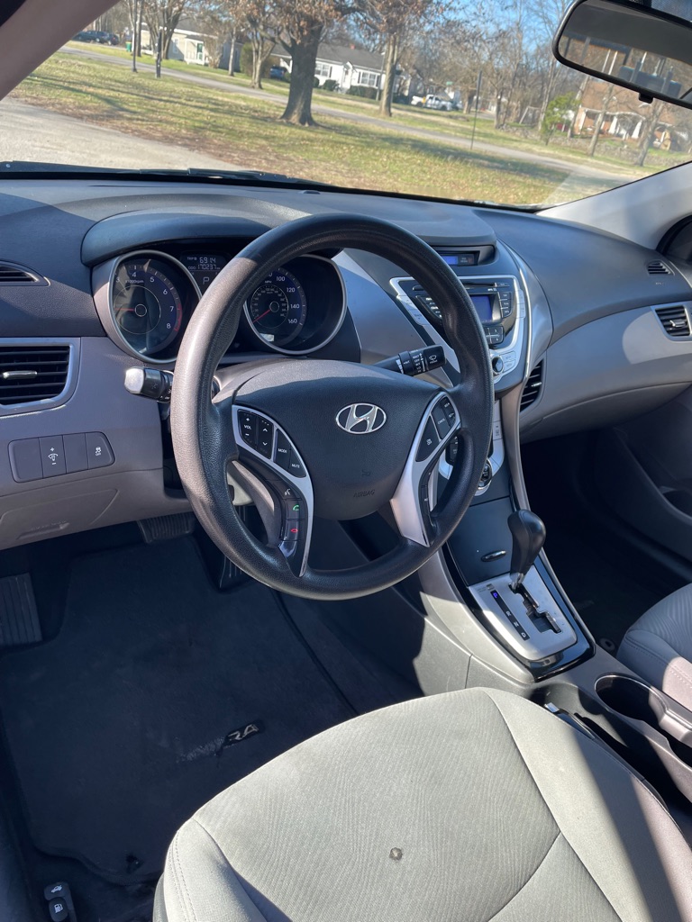 Photo 20 of this HYUNDAI ELANTRA