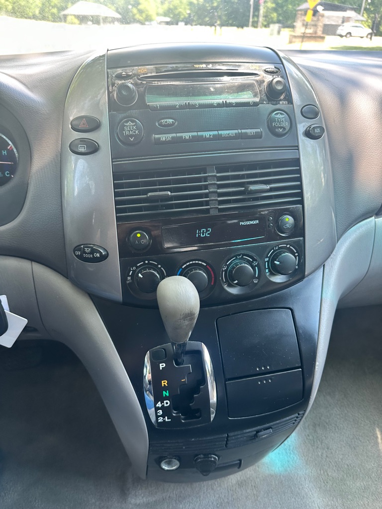 Photo 9 of this TOYOTA SIENNA