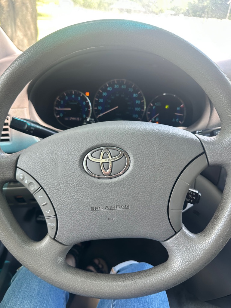 Photo 8 of this TOYOTA SIENNA