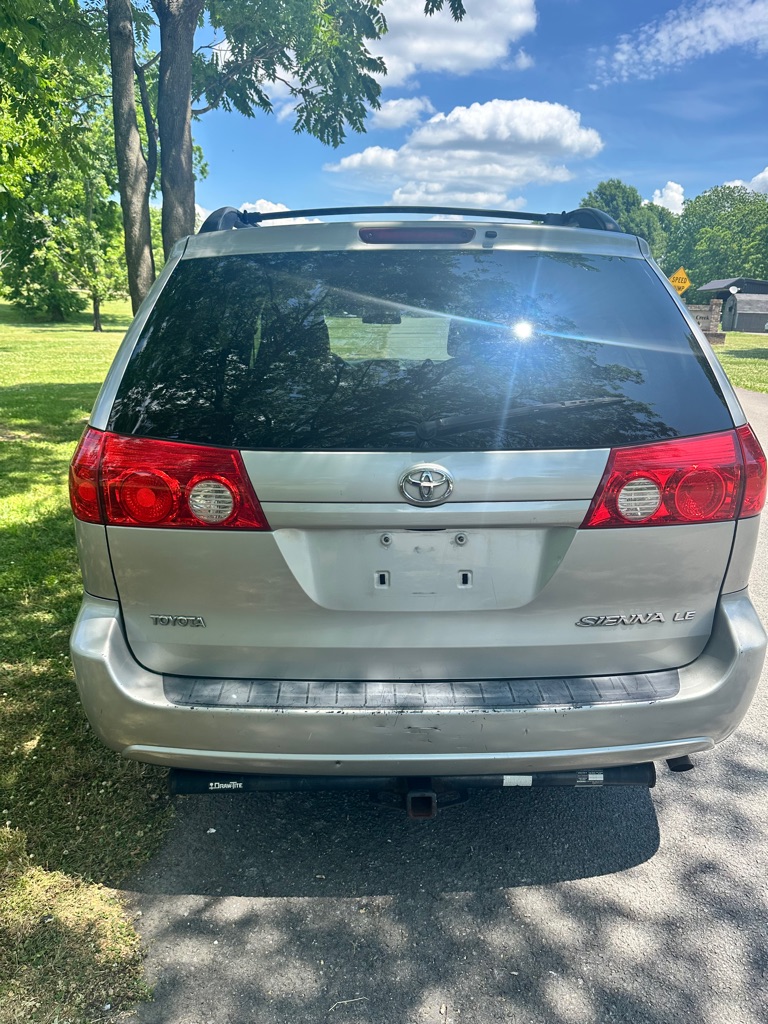 Photo 6 of this TOYOTA SIENNA