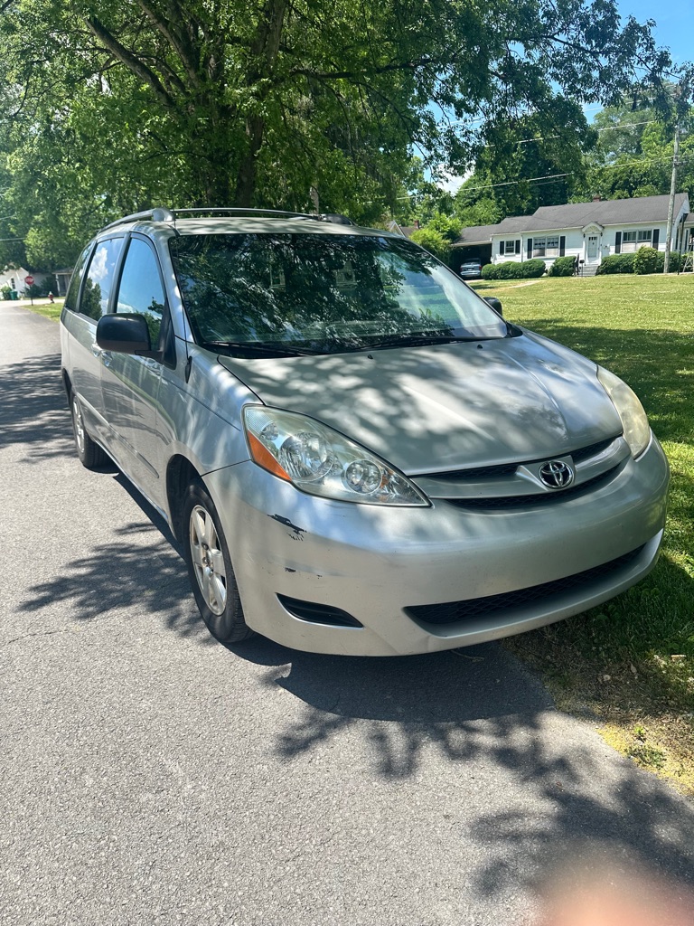 2010 TOYOTA SIENNA