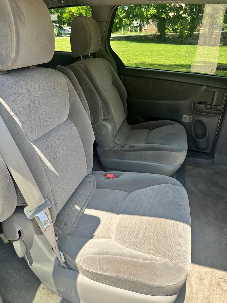 Photo 13 of this TOYOTA SIENNA