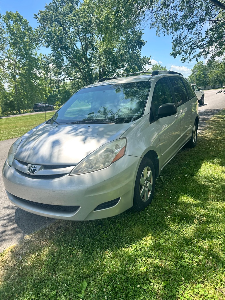 Photo 3 of this TOYOTA SIENNA