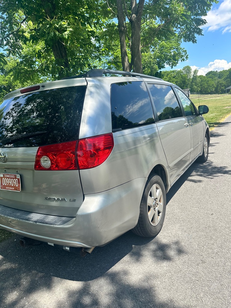 Photo 7 of this TOYOTA SIENNA