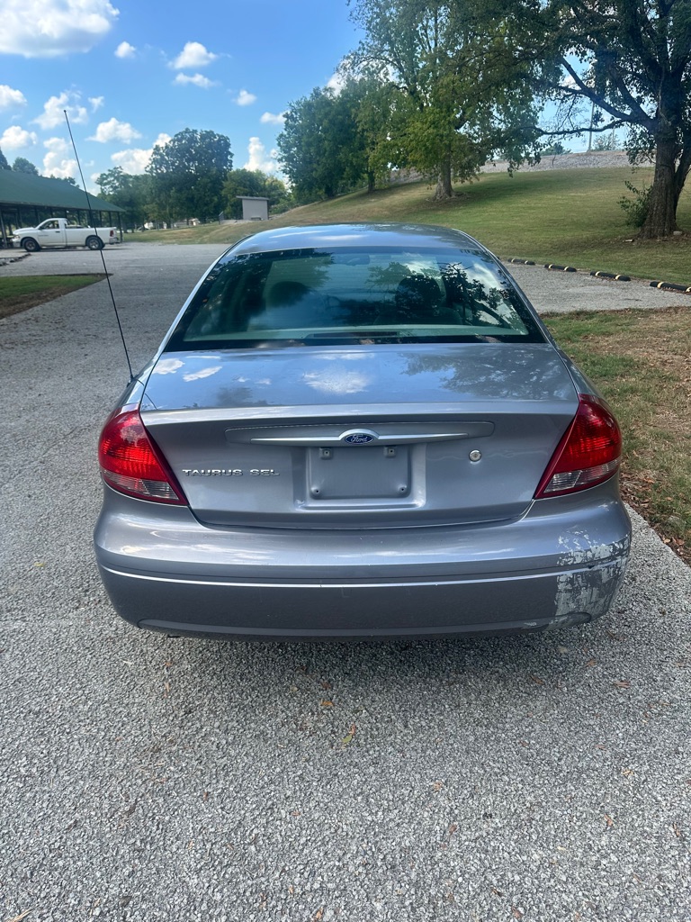 Photo 5 of this FORD TAURUS