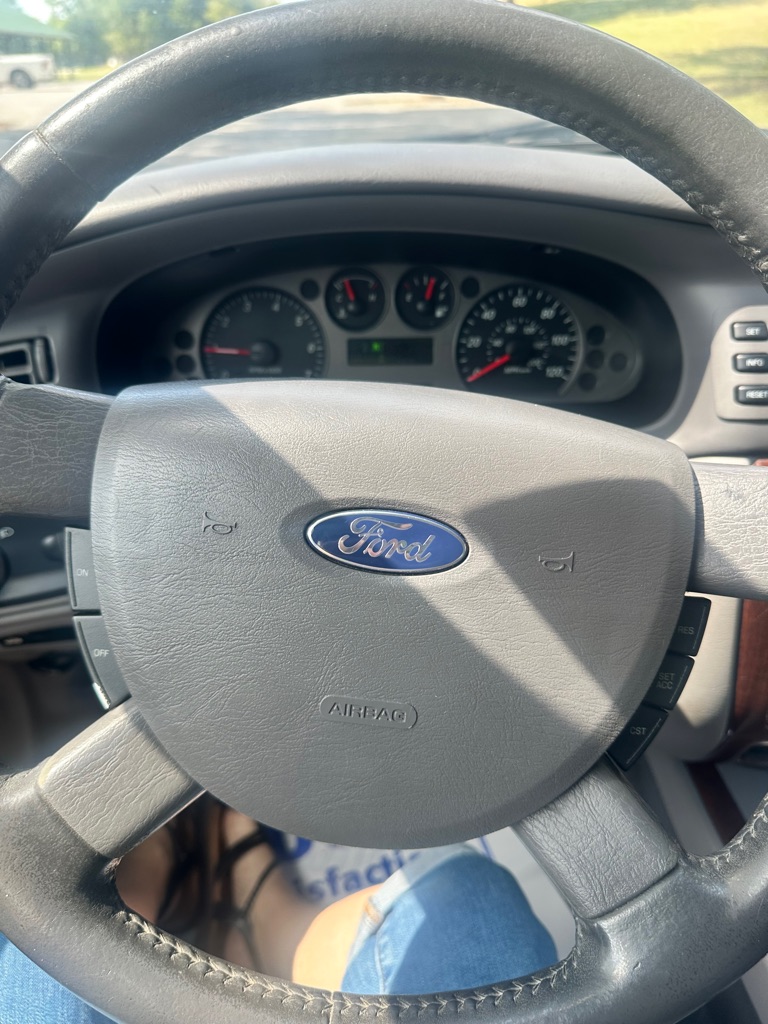 Photo 8 of this FORD TAURUS