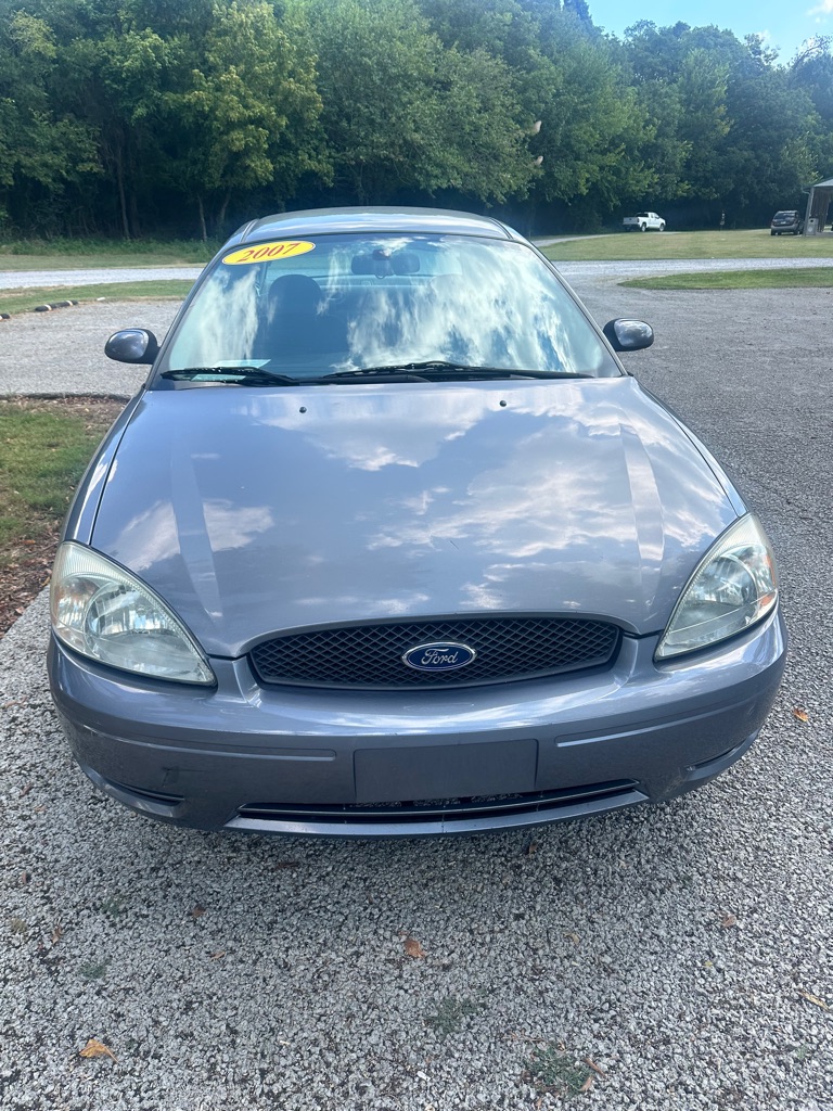 Photo 2 of this FORD TAURUS