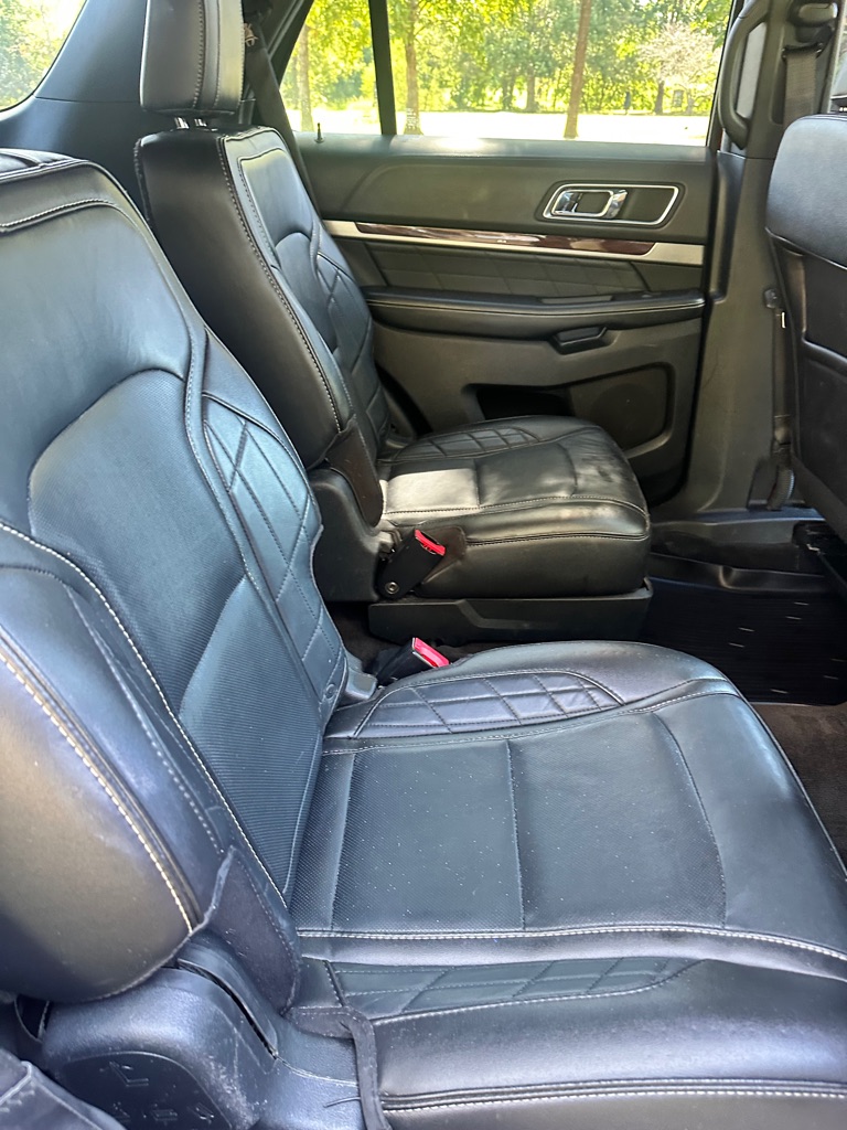 Photo 14 of this FORD EXPLORER