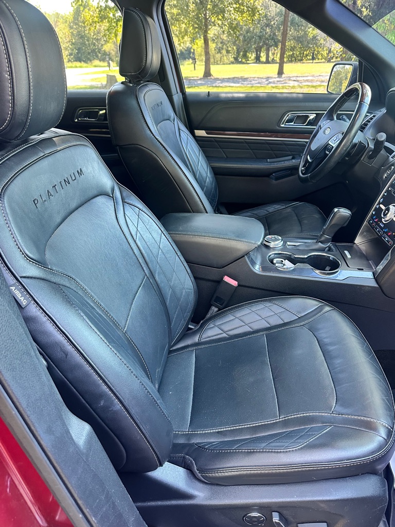 Photo 13 of this FORD EXPLORER