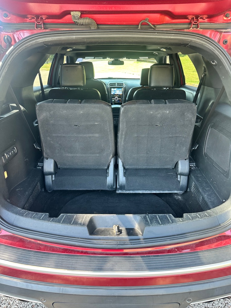 Photo 16 of this FORD EXPLORER