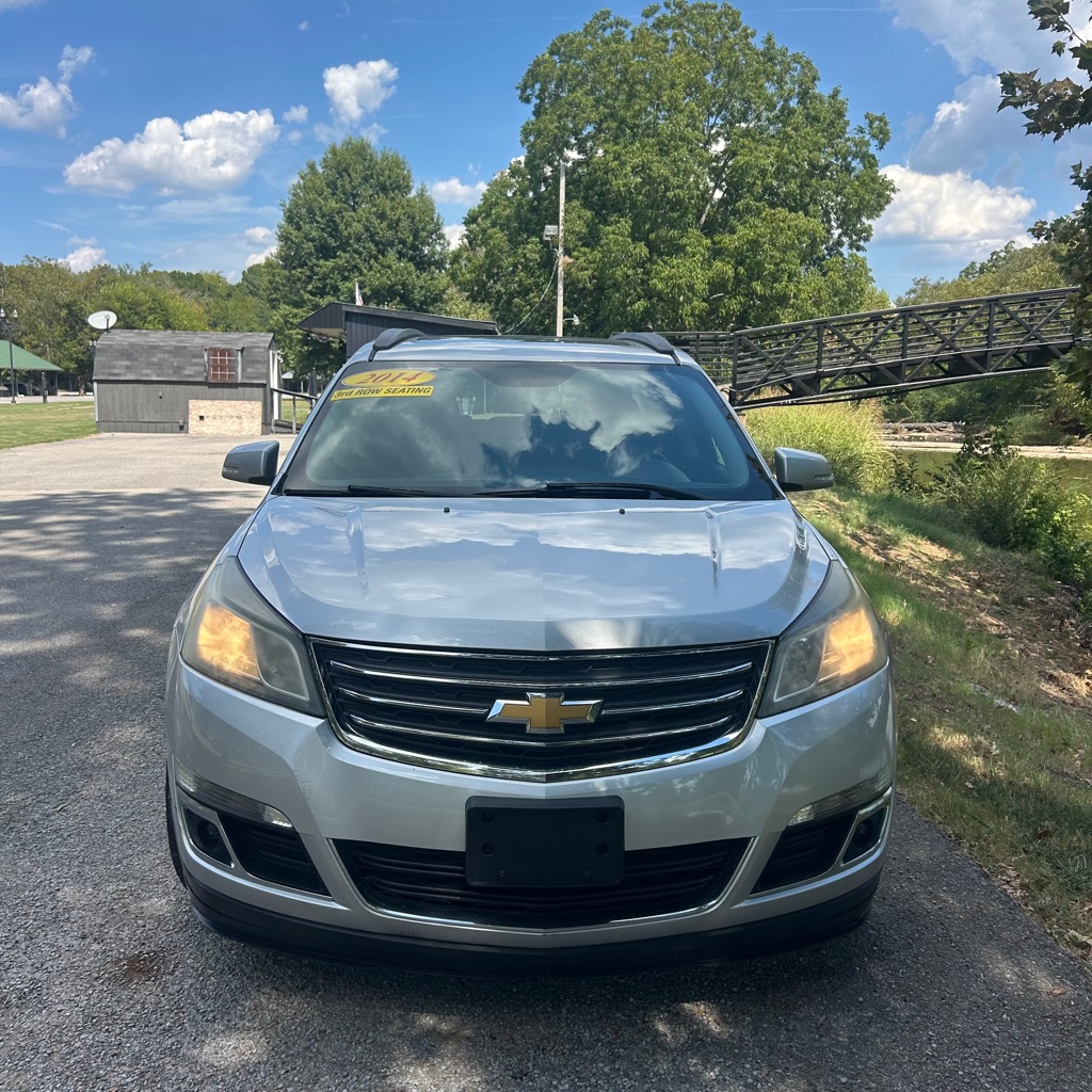 Photo 2 of this CHEVROLET TRAVERSE