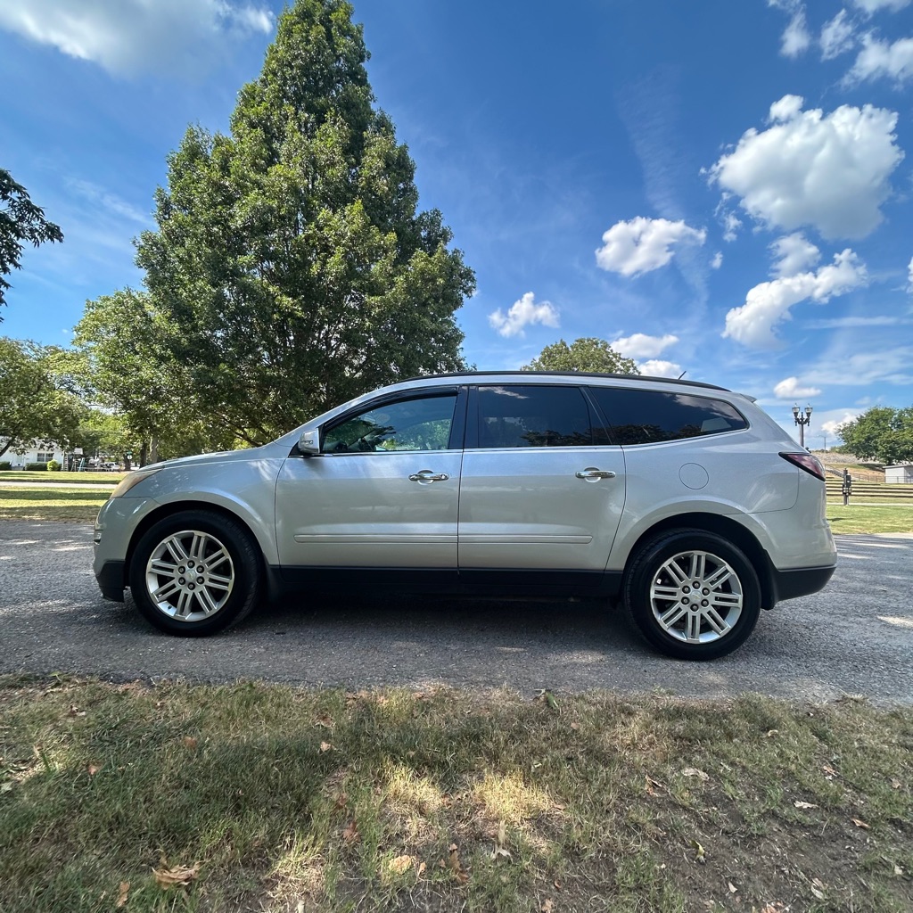 Photo 4 of this CHEVROLET TRAVERSE