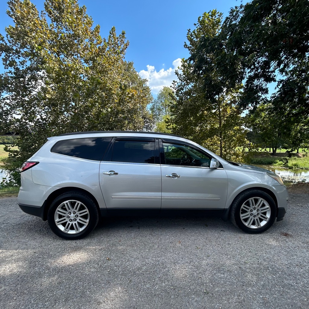 Photo 8 of this CHEVROLET TRAVERSE