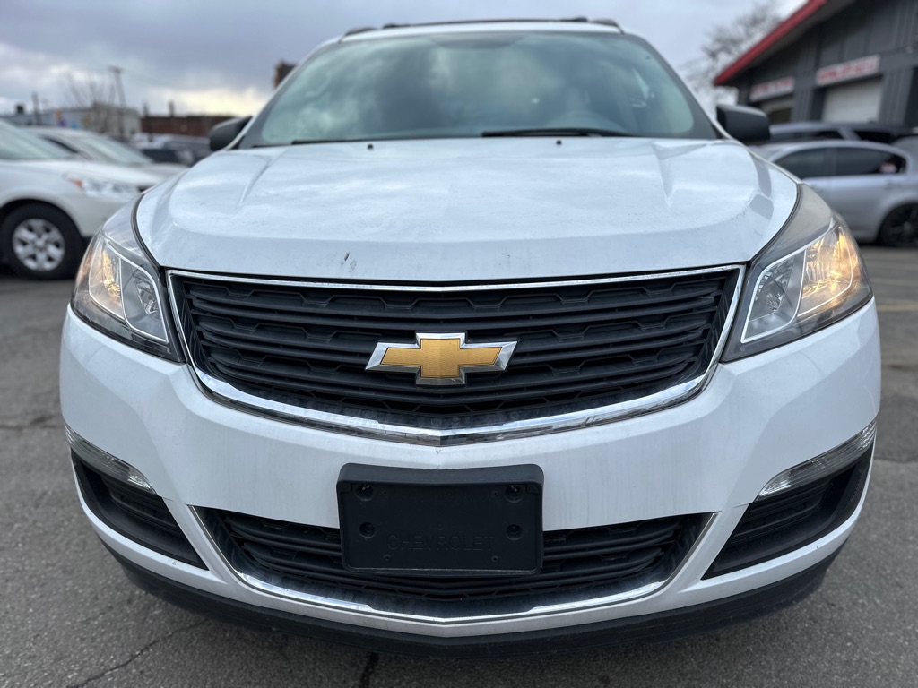 Photo 2 of this CHEVROLET TRAVERSE