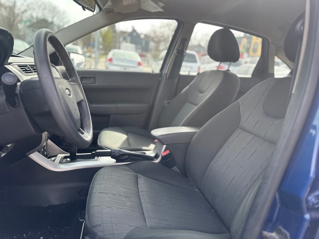 Photo 7 of this FORD FOCUS