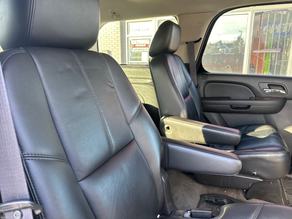 Photo 7 of this CHEVROLET TAHOE