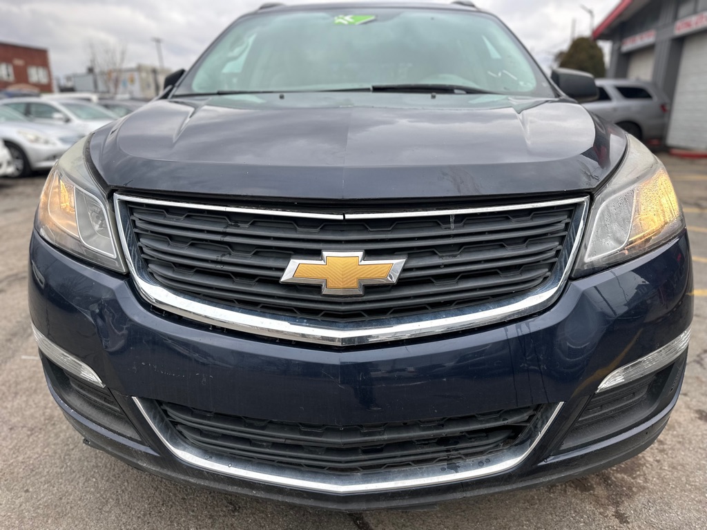 Photo 2 of this CHEVROLET TRAVERSE