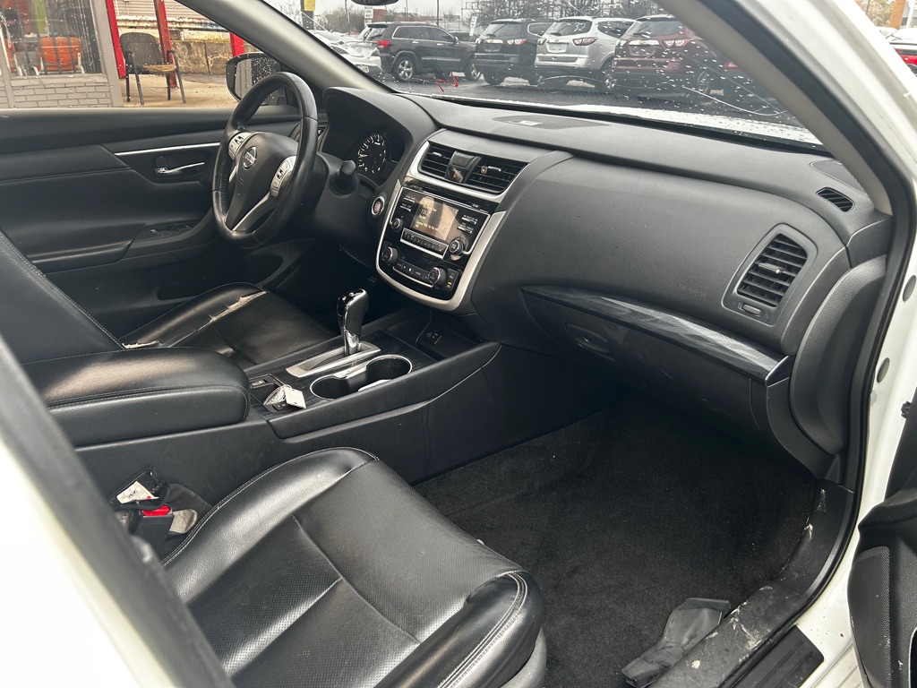 Photo 5 of this NISSAN ALTIMA