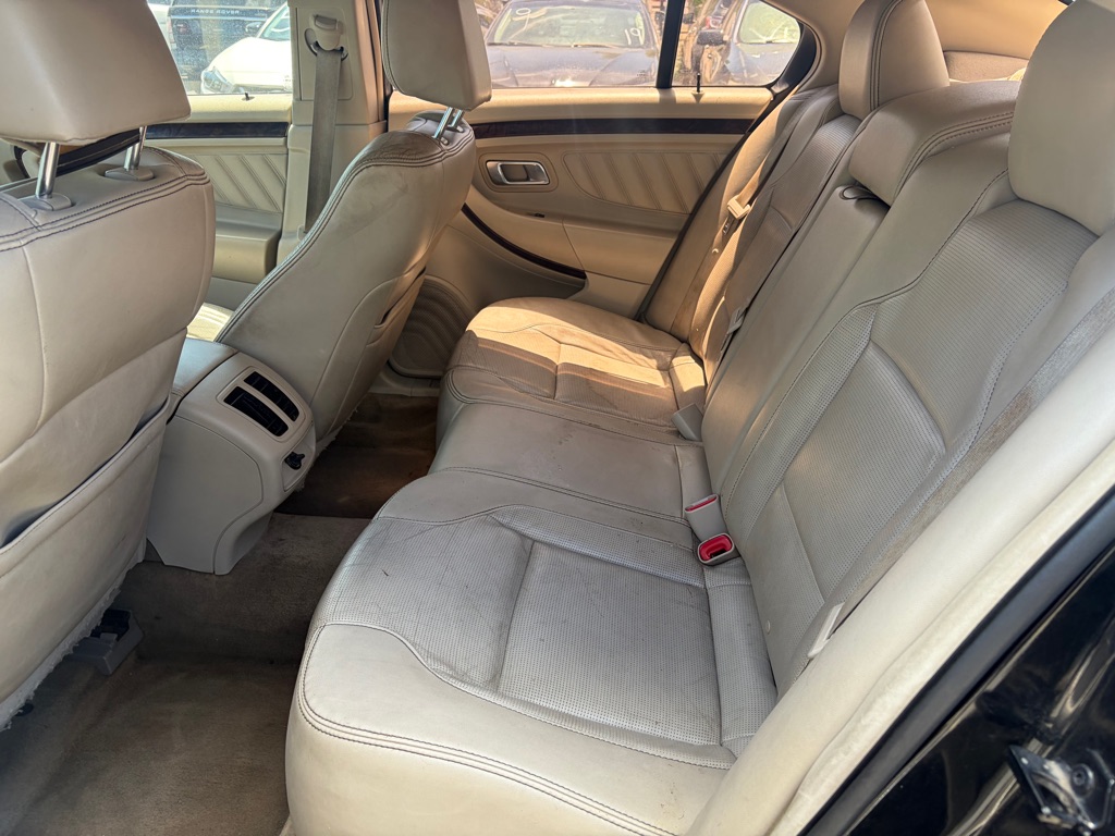 Photo 9 of this FORD TAURUS